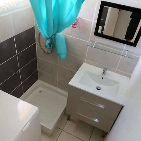 Coquette Bien Equipee Avec Et Mezzanine Villa Agde